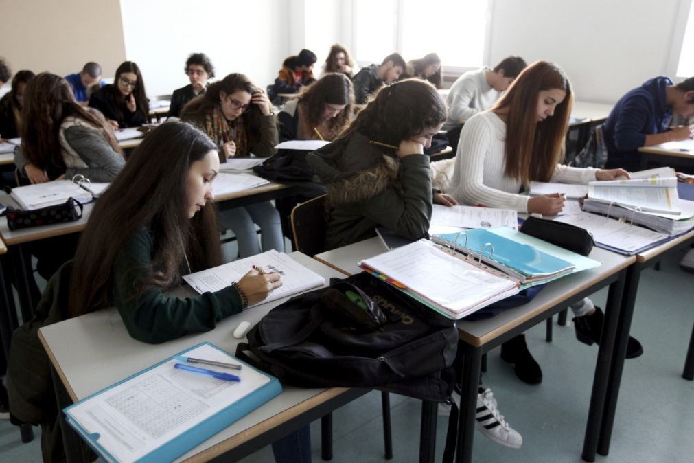 Escolas fechadas devido à greve dos trabalhadores não docentes