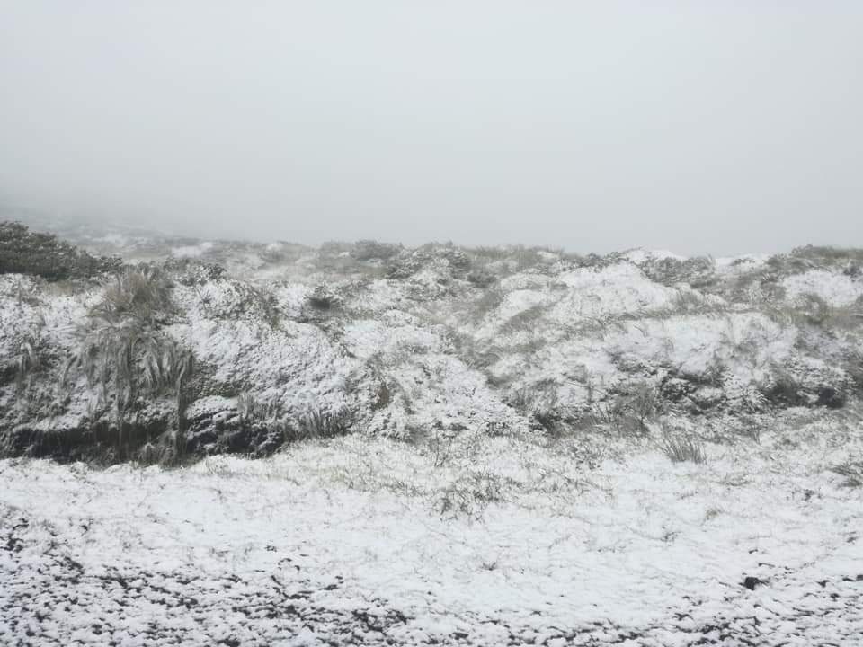 Baixas temperaturas geram queda de neve nos Açores