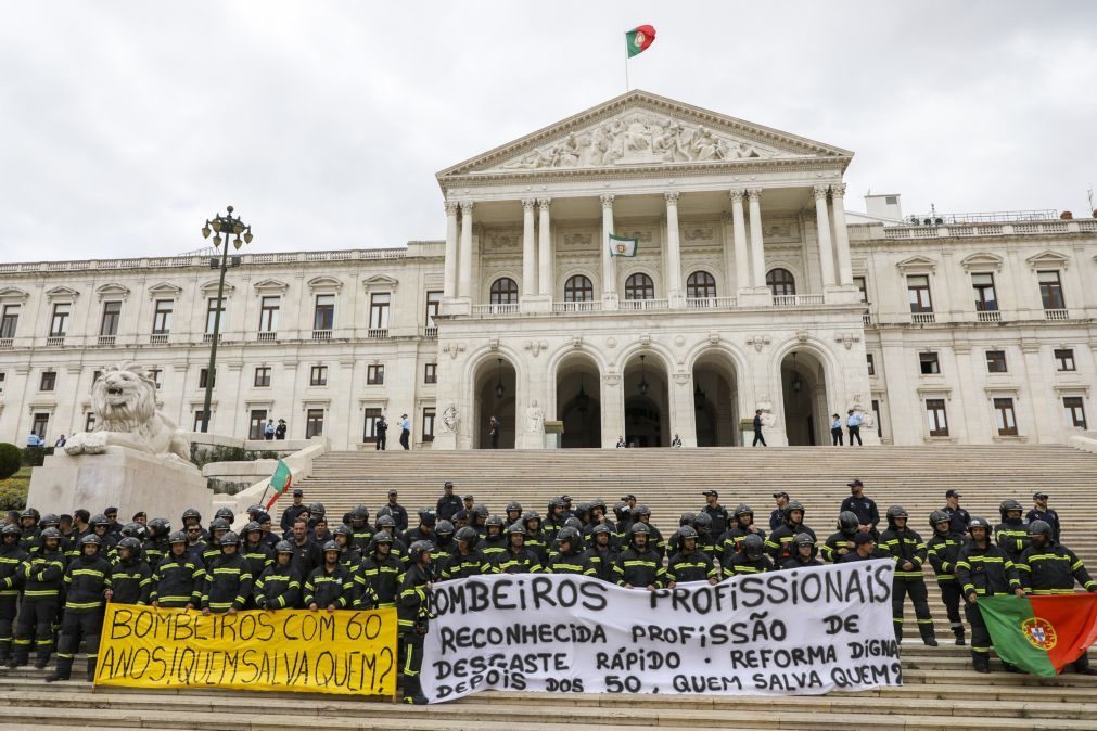 Bombeiros profissionais manifestam-se hoje contra regras de aposentação