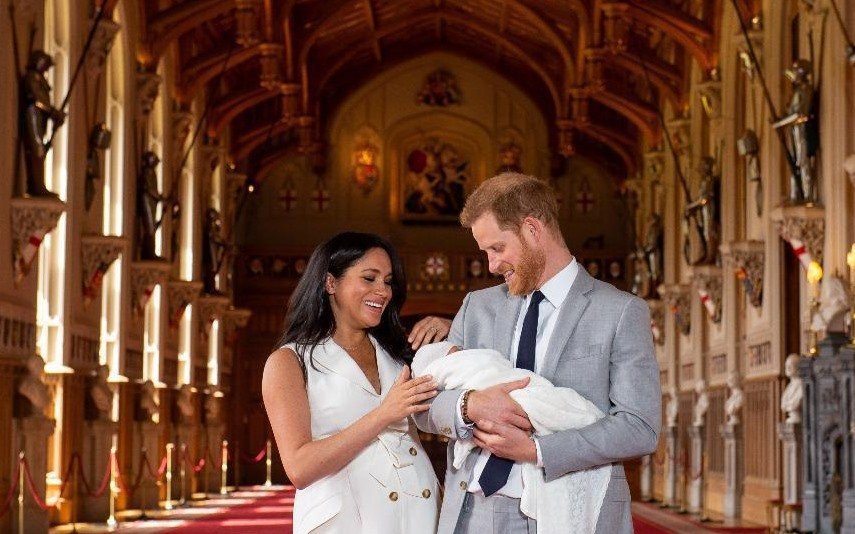 Harry e Meghan vão fazer primeira viagem com Archie  em outubro