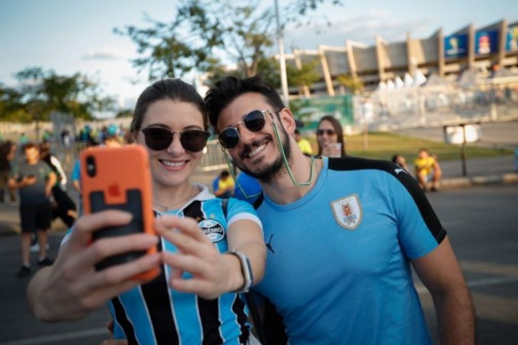 Selfies matam cinco vezes mais do que ataques de tubarão