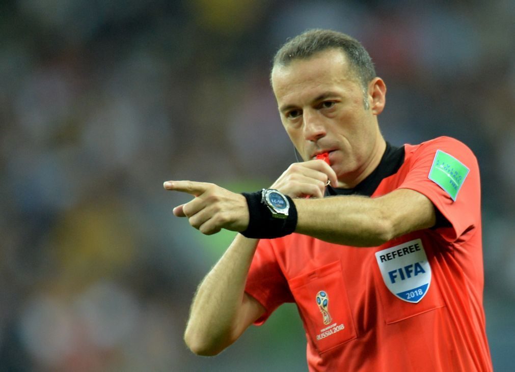 Euro2020: Turco Cüneyt Çakir arbitra jogo entre Sérvia e ...