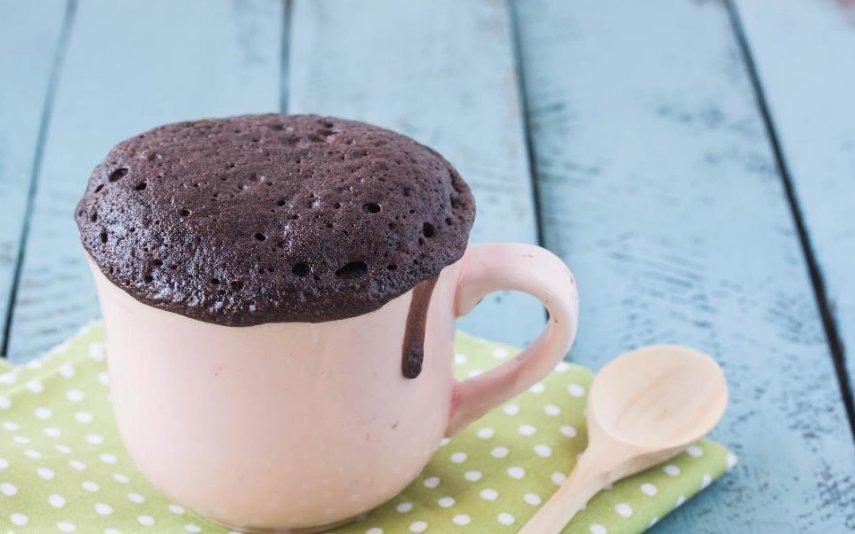 Bolo de chocolate na caneca Mais fácil e rápido é impossível