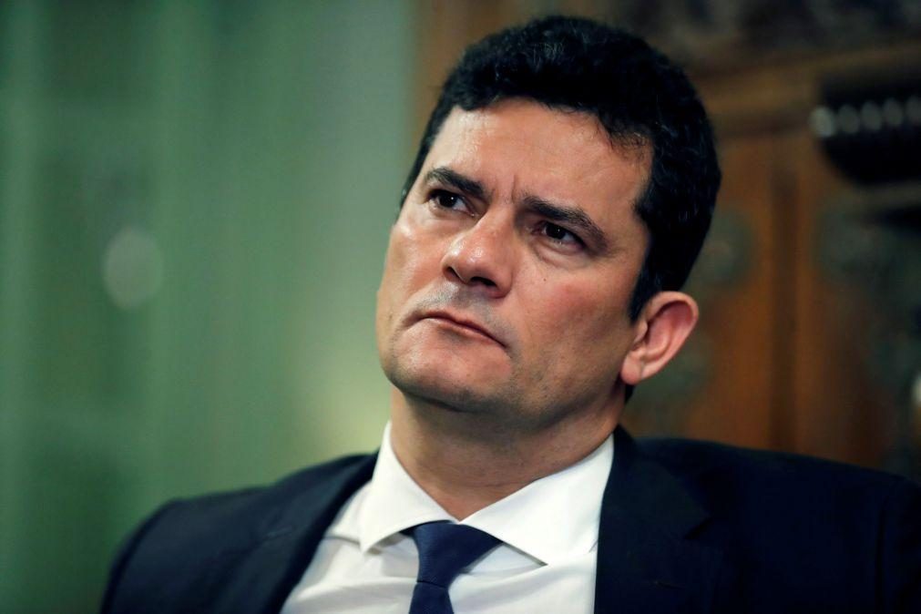 Sergio Moro exibe alegadas provas de que Presidente do Brasil tentou interferir na Justiça