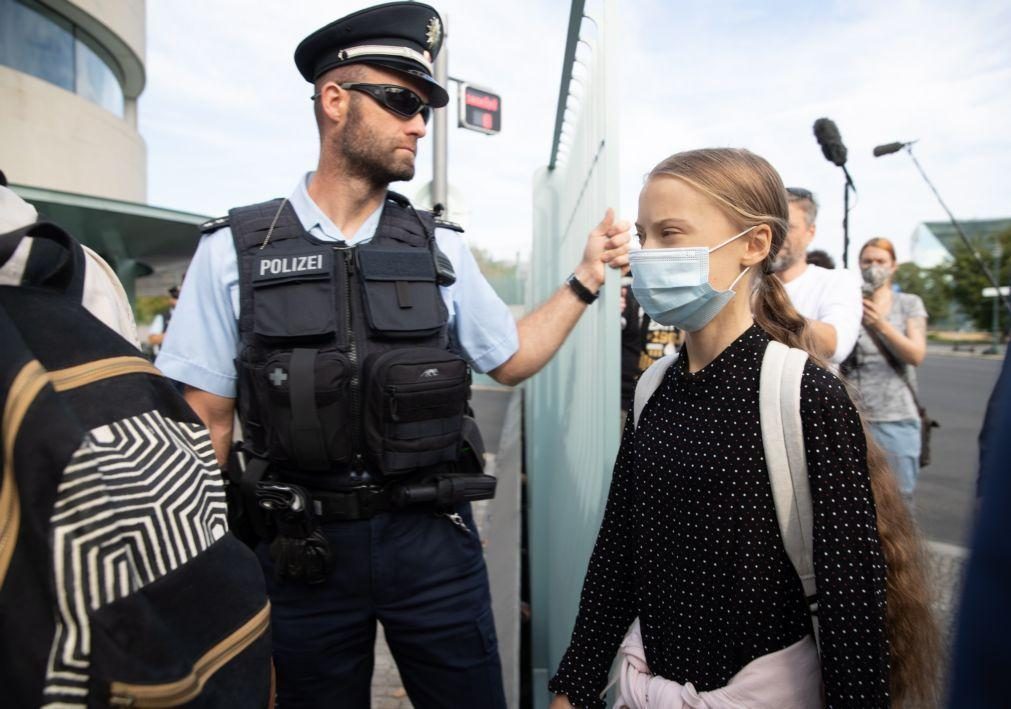 Ativista sueca Greta Thunberg recebida por Angela Merkel