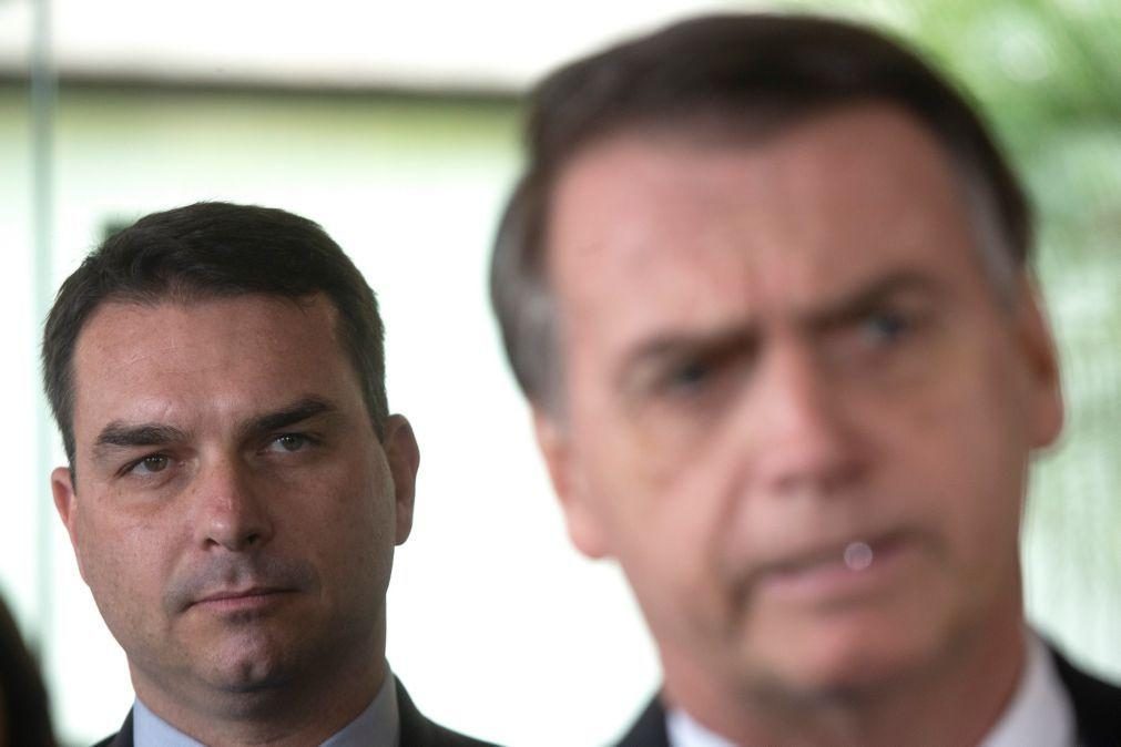 Filho de Bolsonaro usa dinheiro não declarado na campanha eleitoral