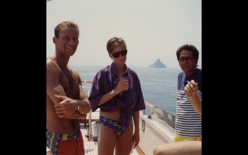 Reveladas fotos inéditas de Diana a bordo de um iate e em biquíni