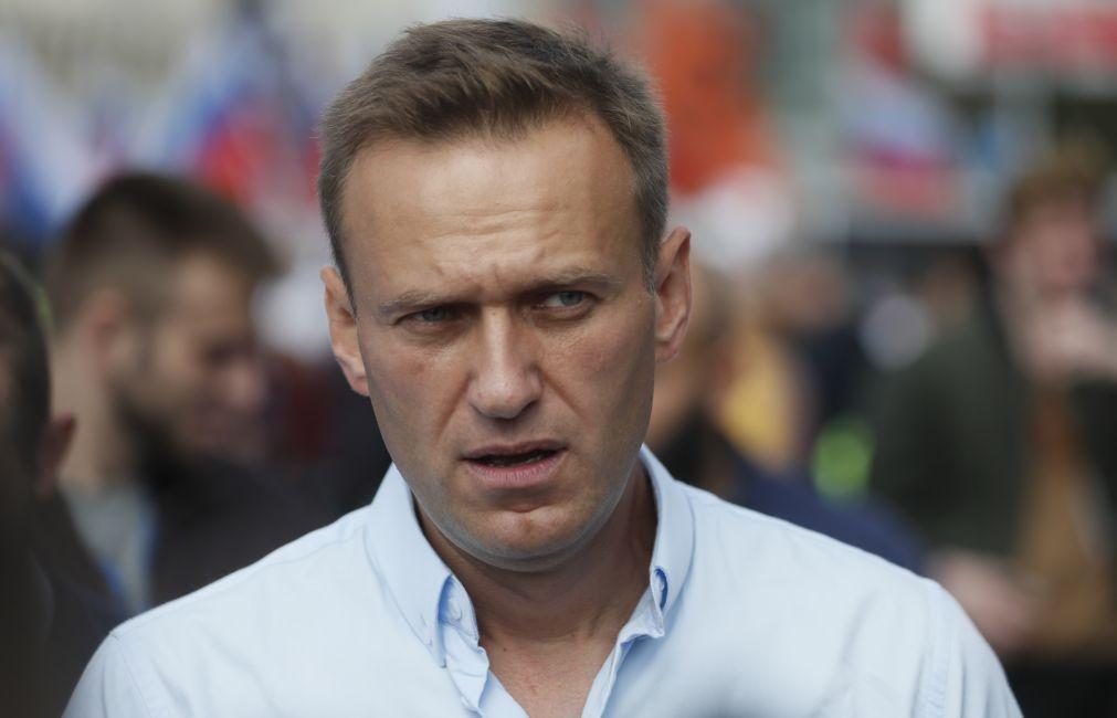 Oposicionista russo Alexei Navalny alvo de mandado de captura na Rússia