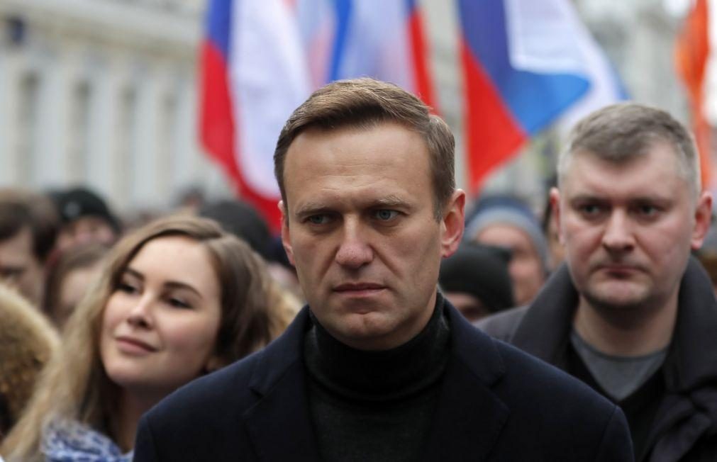 Regresso de Navalny à Rússia previsto para hoje. Opositor pode ser detido à chegada