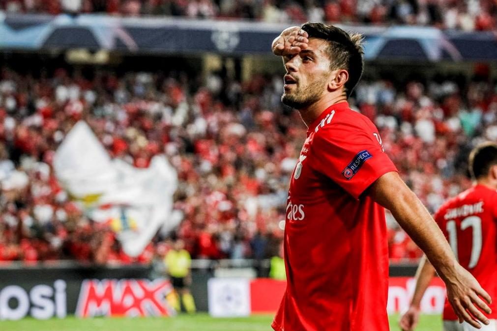 Benfica sofre para bater o Santa Clara, mas soma os 3 pontos [vídeos]