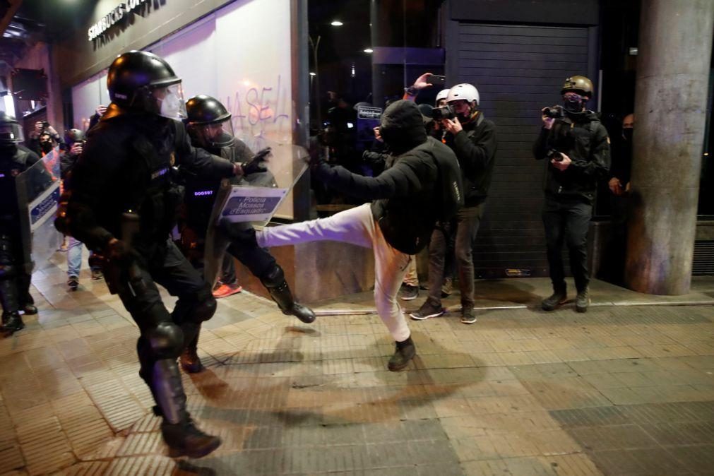 Detidas 34 pessoas na Catalunha em protestos contra prisão de Pablo Hasél