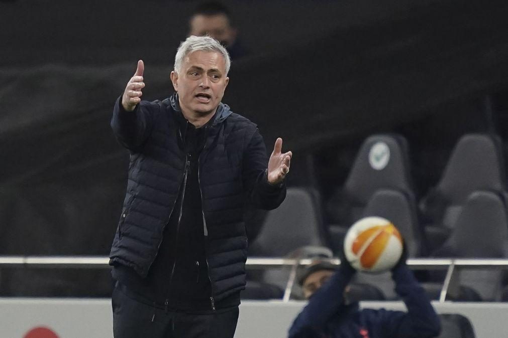 Mourinho coloca Tottenham nos oitavos de final com nova goleada