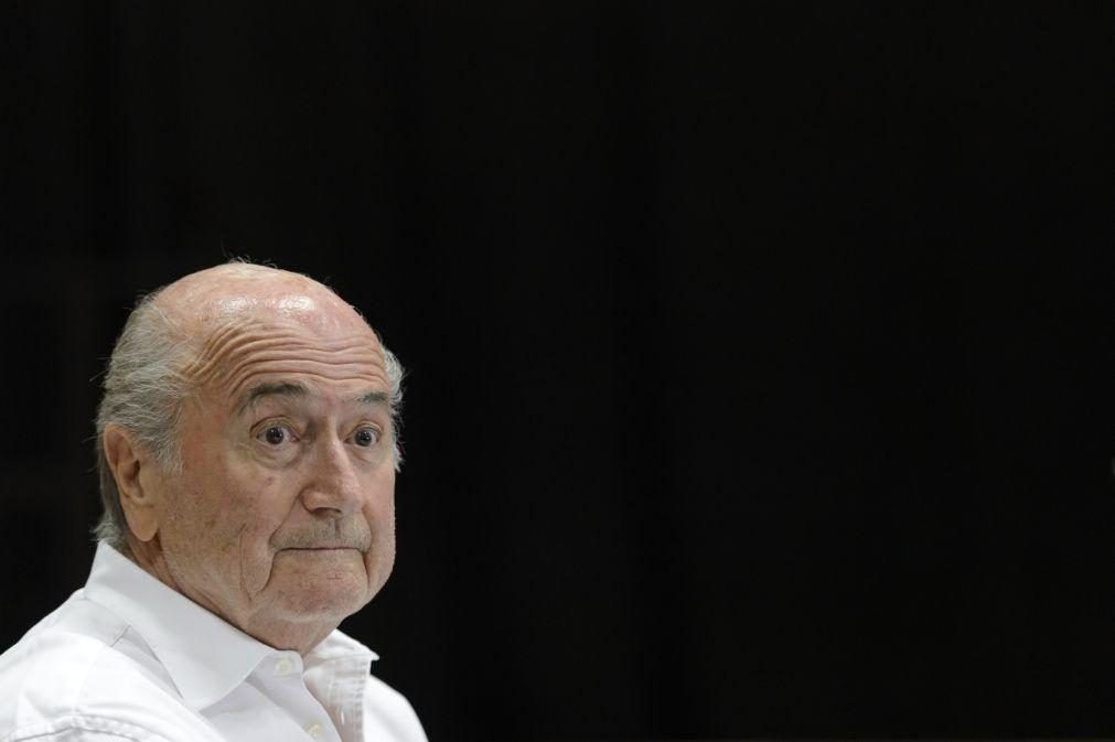 FIFA volta a suspender Joseph Blatter, agora por seis anos e oito meses