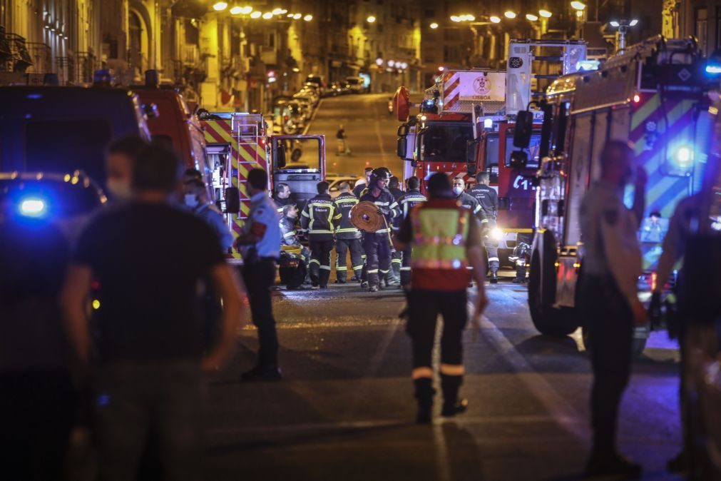 Moradores de prédio que ardeu em Lisboa realojados na Santa Casa da Misericórdia