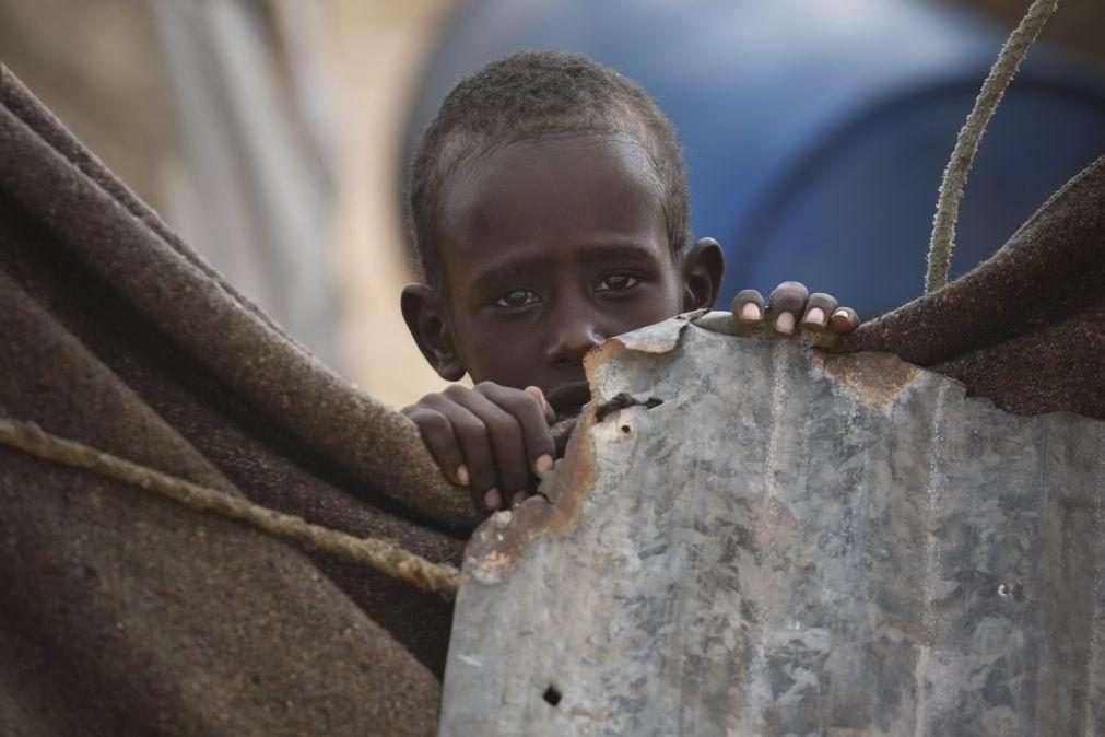 Pelo menos 1,5 milhões de crianças subnutridas em África sem tratamento