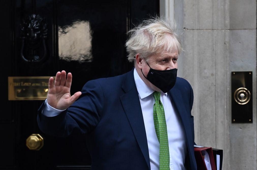 Reino Unido: Partygate abre vários cenários para Boris Johnson