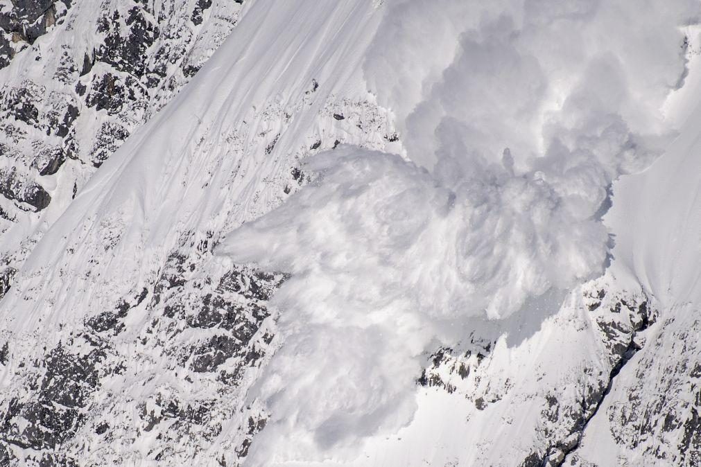 Mortes em avalanches nos Alpes austríacos sobem para nove