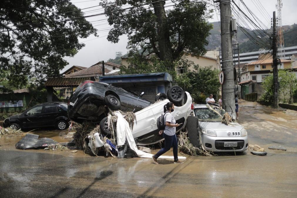 Petrópolis eleva para 44 número de mortes causadas pela chuva