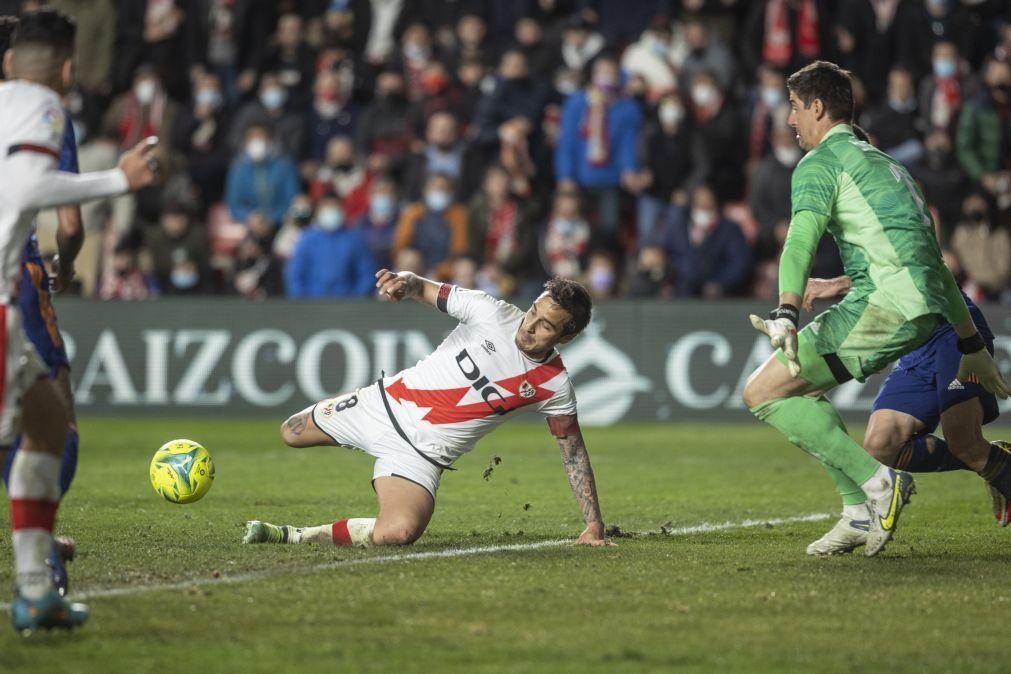 Real Madrid vence 1-0 em casa do Rayo Vallecano e lidera tranquilo