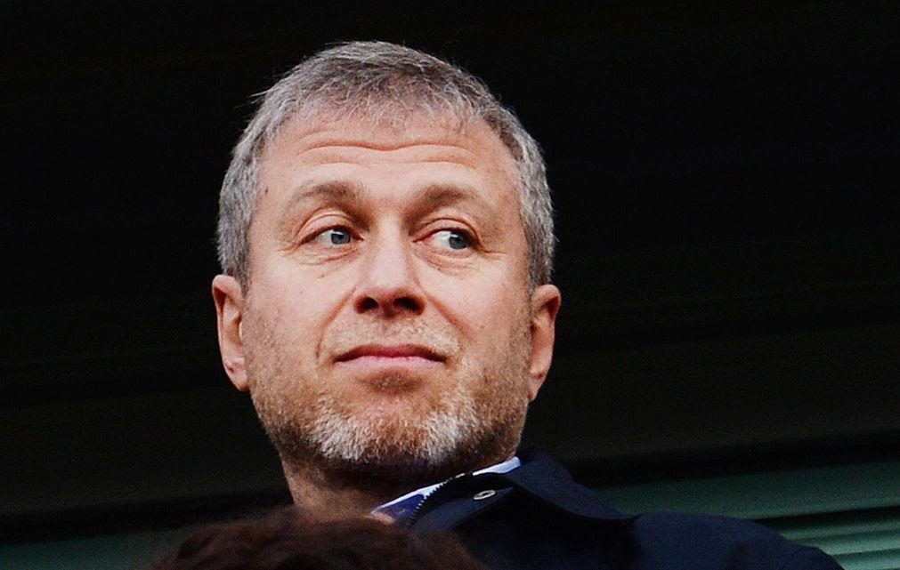 Ucrânia: UE acorda inclusão de Abramovich e outros oligarcas russos na lista de sanções