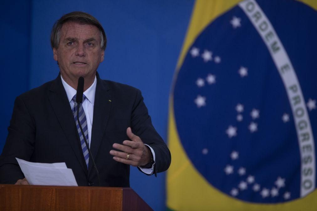 Bolsonaro pede a eleitores que votem para evitar que o Brasil siga o caminho do Chile