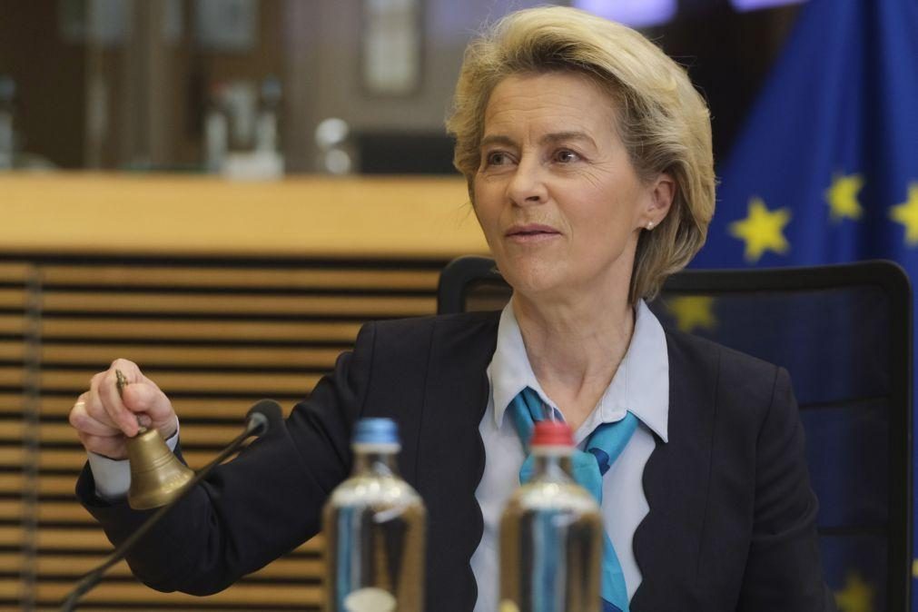 Ucrânia: Von der Leyen garante a Zelensky que 