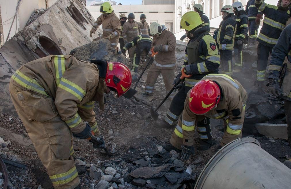 Ucrânia: Lugansk diz que bombardeamentos causaram 4 mortos e 10 feridos