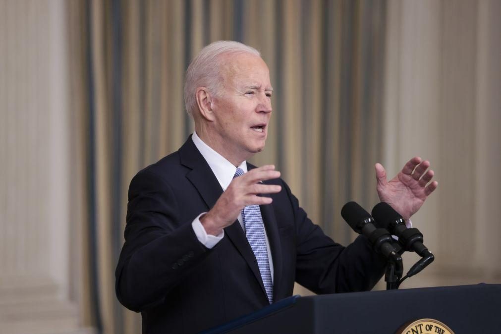 Joe Biden anuncia que 30 países vão juntar-se aos EUA para aumentar oferta de petróleo