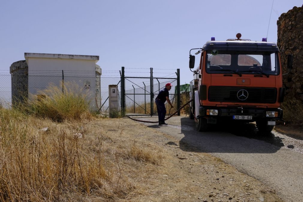 Abastecimento de água com autotanques em 10 povoações do Alentejo