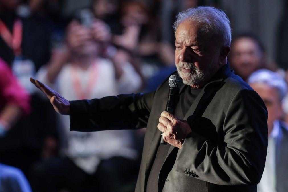 Lula da Silva fala sobre aborto e provoca reação de adversários no Brasil